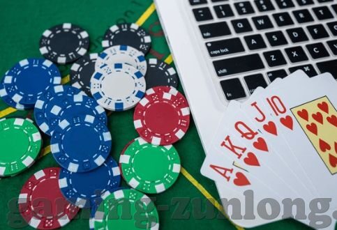 德国拿了世界杯冠军-德国第四次捧起世界杯冠军奖杯，荣耀背后的坚持与变革